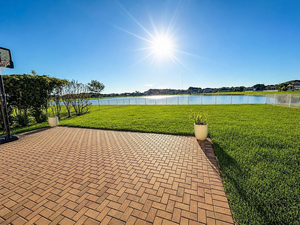 850 Gairloch Ln - Property Image
