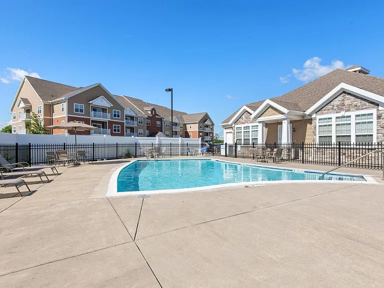 Ethan Pointe Apartment Homes — Photo 11