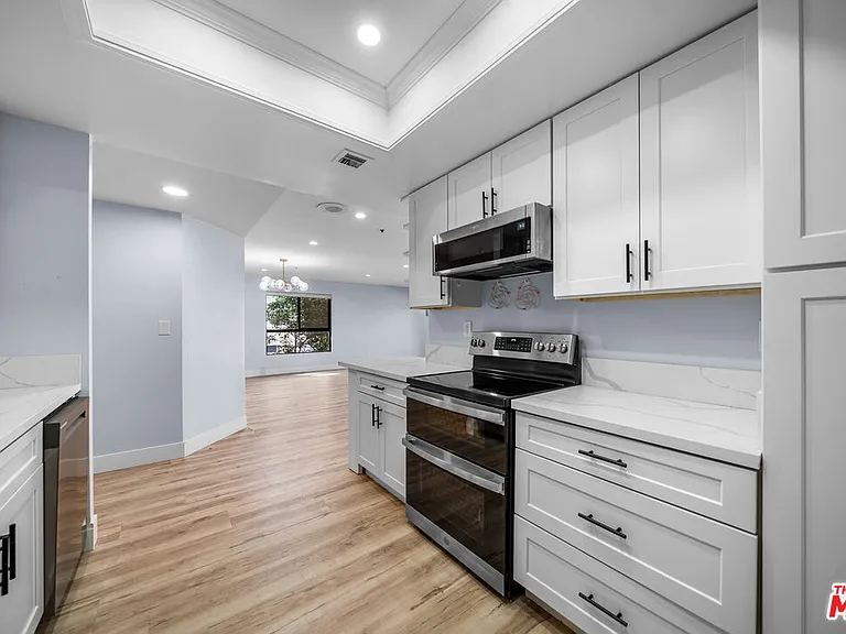 727 S Ardmore Ave #108 — Photo 15