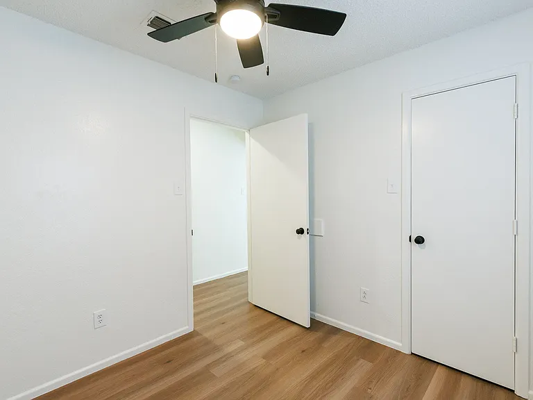 8214 Vernon Ave #B — Photo 23