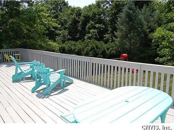 3rd image of 7105 Thorntree Hill Dr