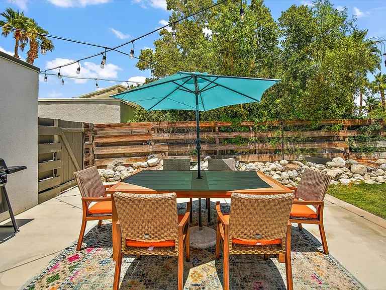 2632 N Aurora Dr — Photo 30