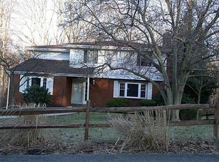 25 Bel Aire Dr, Delmont, PA