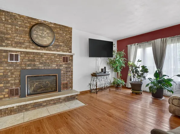 415 N High St, Randolph, WI 53956