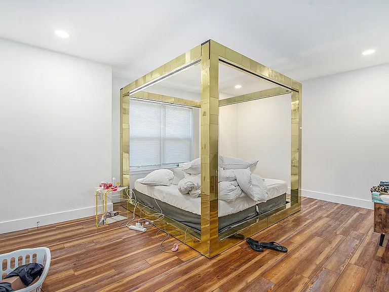 435 Hiscock St — Photo 10