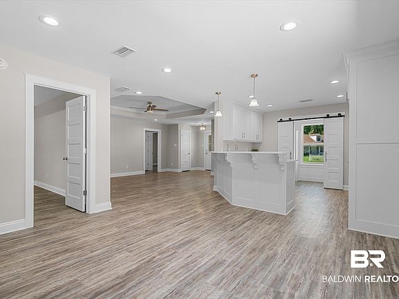4th image of 29 Lemans Dr