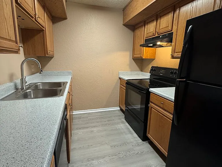 411 W K Pl — Photo 29