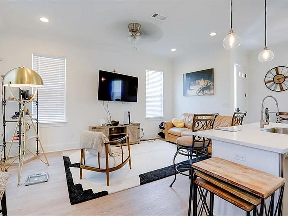5th image of 2105-07 Erato St