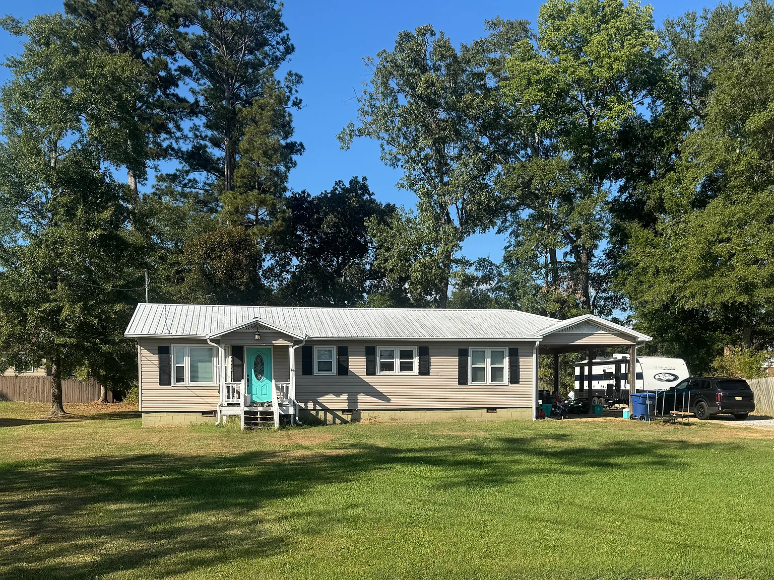 3 bed, 1152 sqft, $1,300 — Photo 1