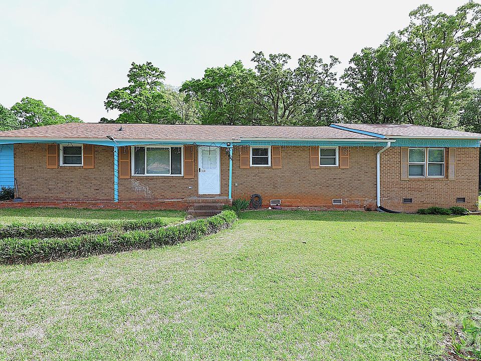 1st image of 104 Pinetree Dr