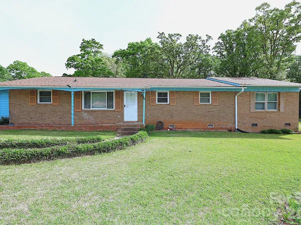 104 Pinetree Dr, Matthews, NC 28104