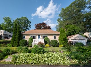 11 Hull Rd, Danbury, CT 06811