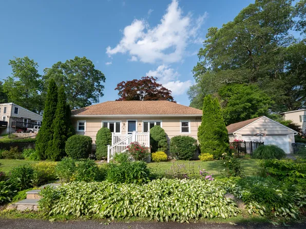 11 Hull Road, Danbury, CT 06811