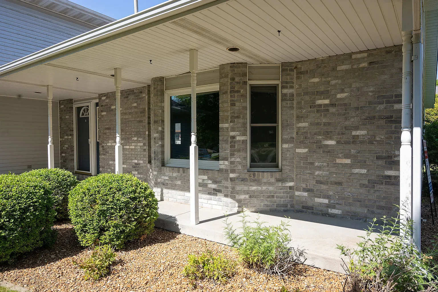 4 bed, 2400 sqft, $2,175 — Photo 2