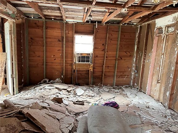 5th image of 404 E Esplanada St