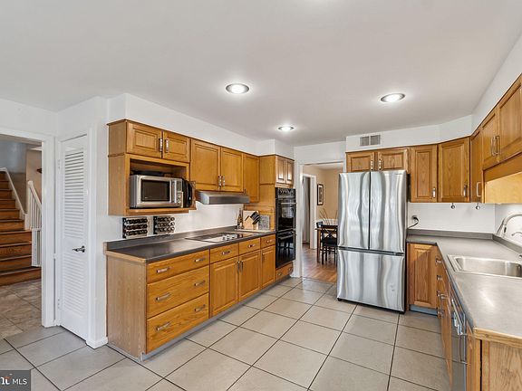 3rd image of 4212 Flower Valley Dr
