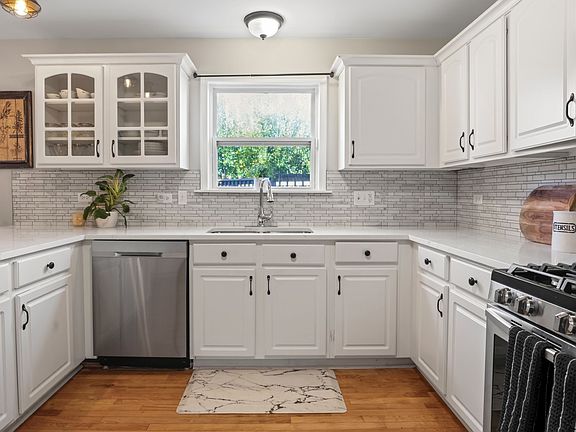 4th image of 2258 Monarch St