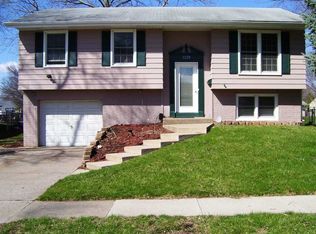 3220 Westmar Dr, Bettendorf, IA