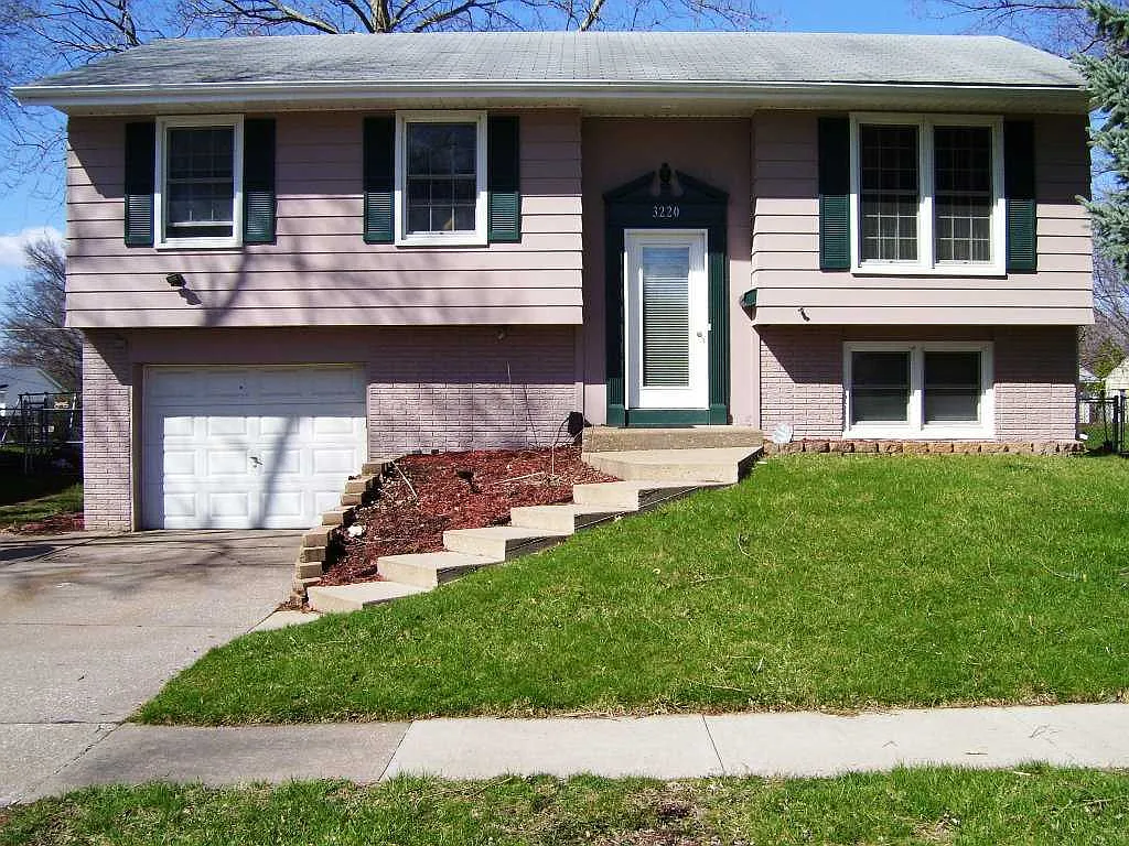 3220 Westmar Dr photo 1