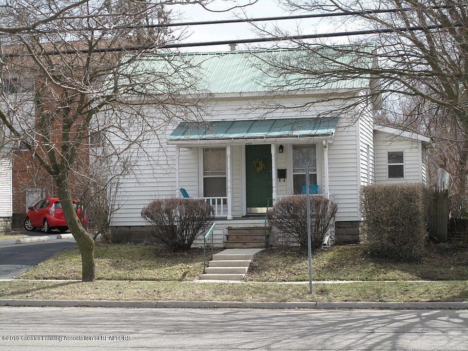 FRONT OF HOUSE