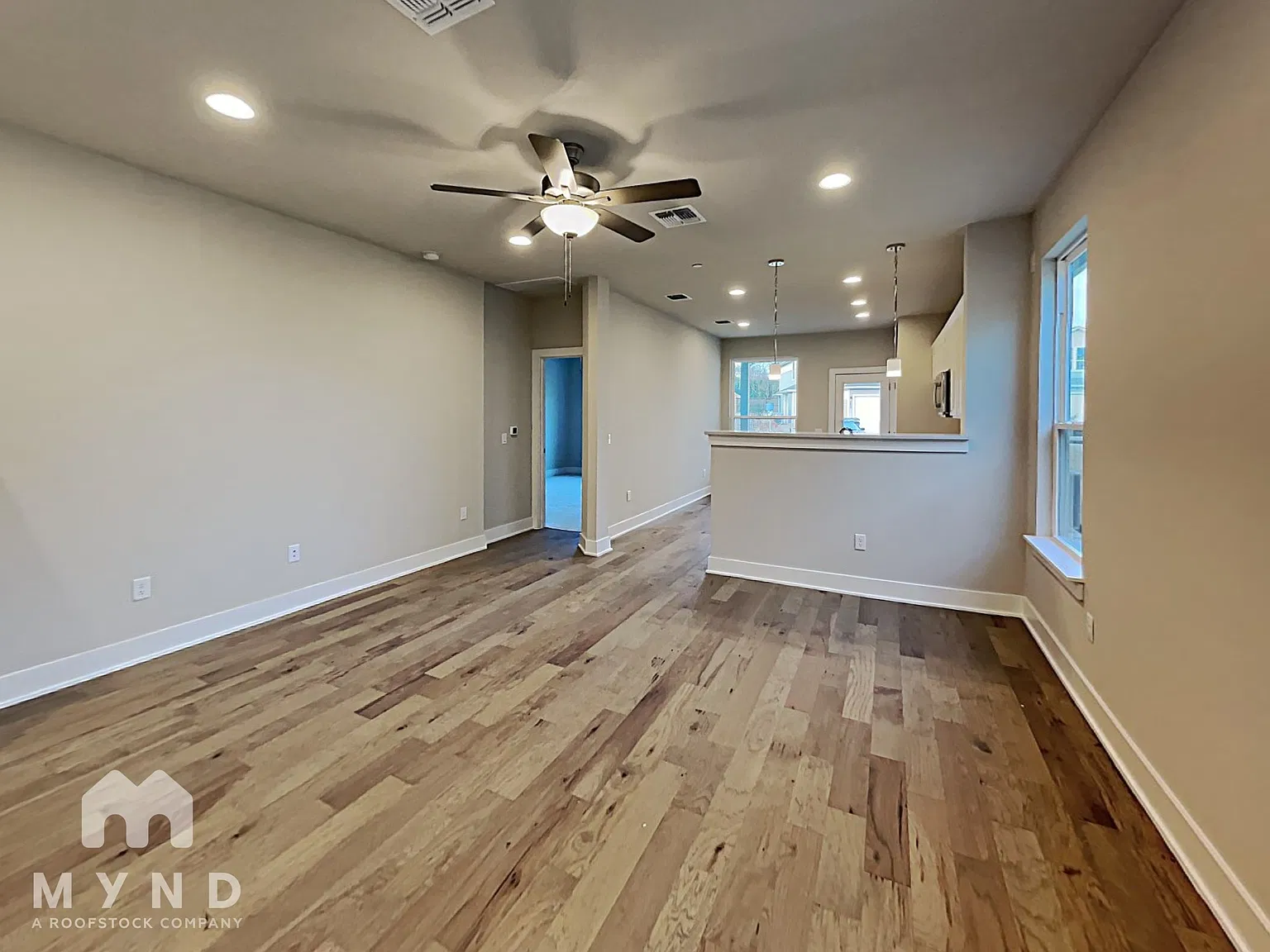3 bed, 2.5 bath, 1729 sqft, $2,050 — Photo 4
