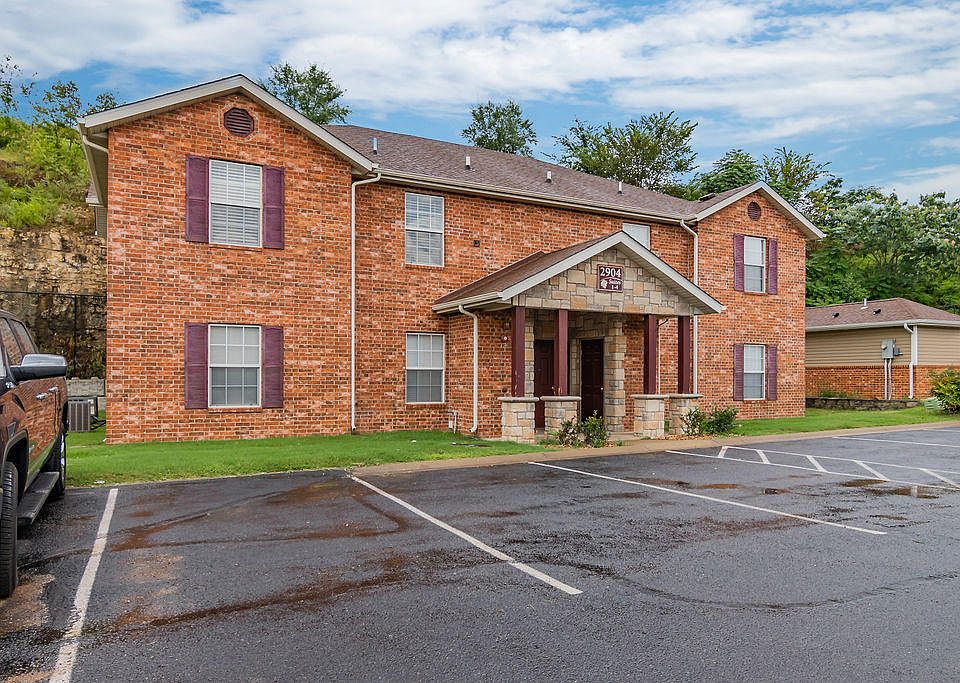 1st image of 2903 Vineyards Pkwy APT 5
