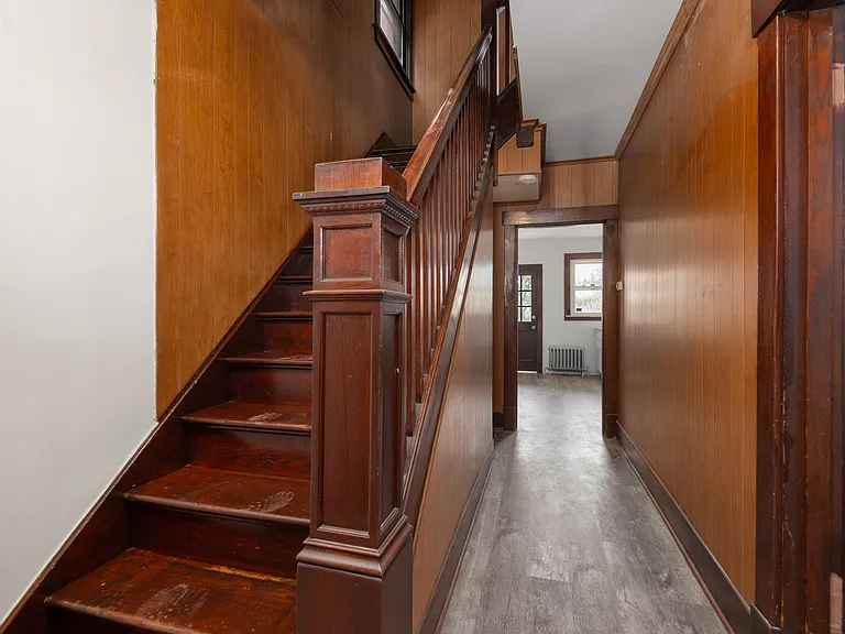 326 Anthony St — Photo 4