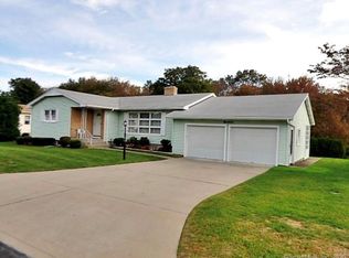 19 Meadow Dr, Waterford, CT 06385