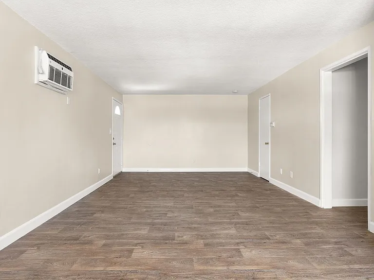 Waldorf Apartments- Riverside, CA — Photo 35