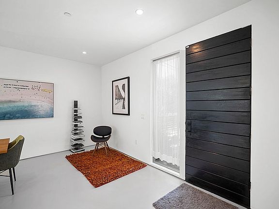 5th image of 3564 Ashwood Ave
