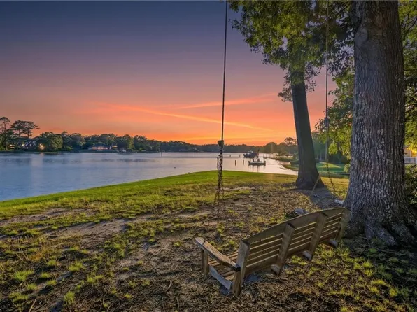 114 Pinewood Rd, Virginia Beach, VA 23451