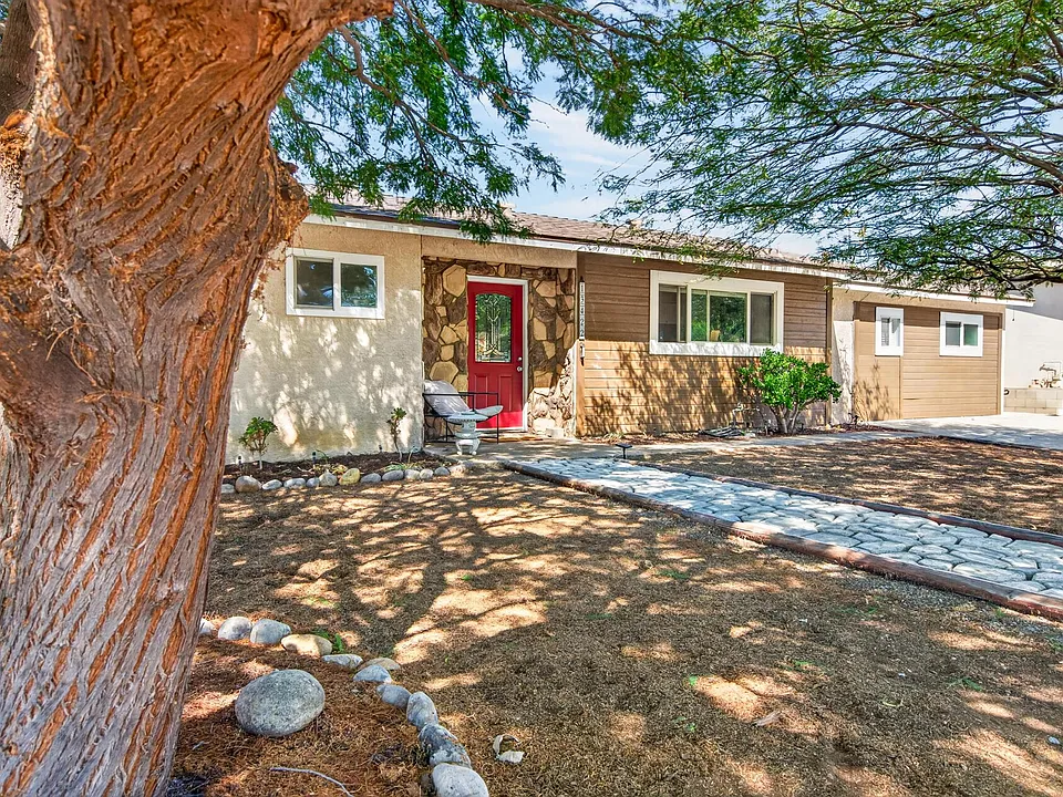 13422 Standish Dr