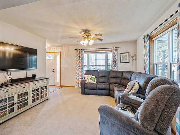 4th image of 409 N Kenwood Blvd