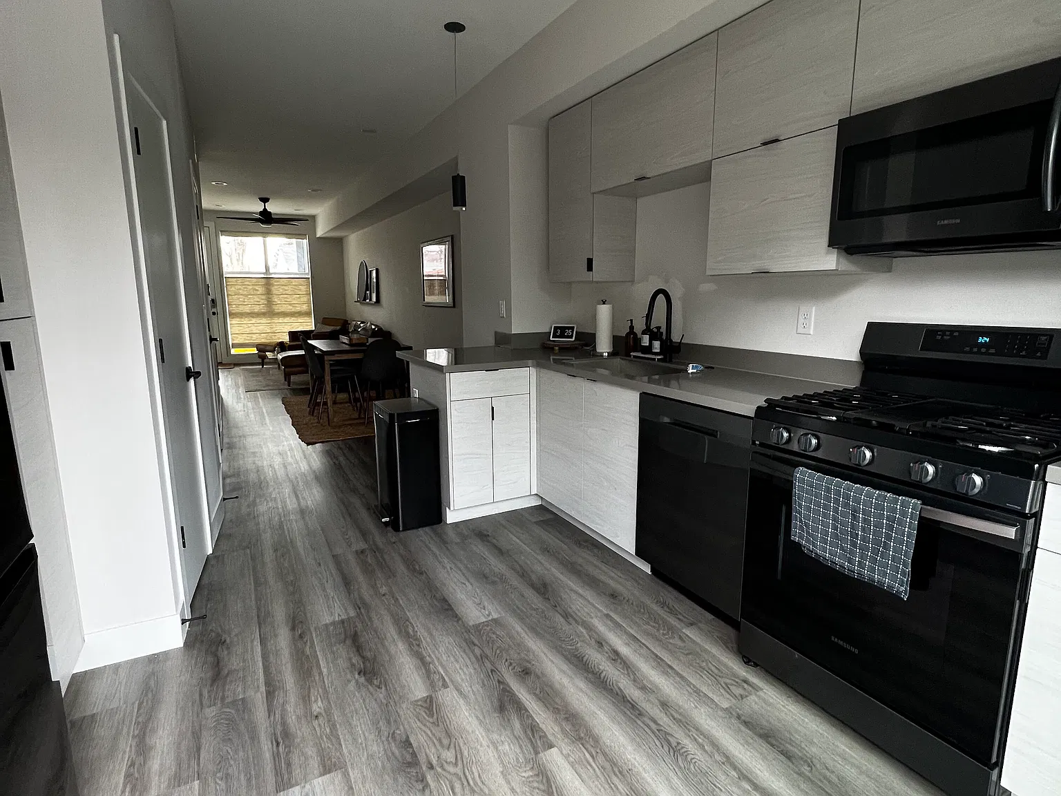 3 bed, 2.5 bath, 1320 sqft, $3,000 — Photo 3
