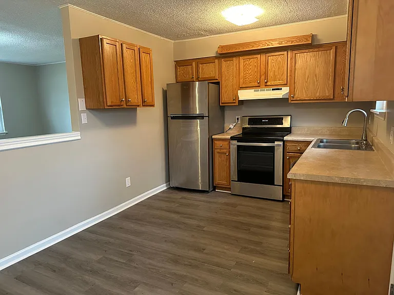 410 Savannah Ave — Photo 5
