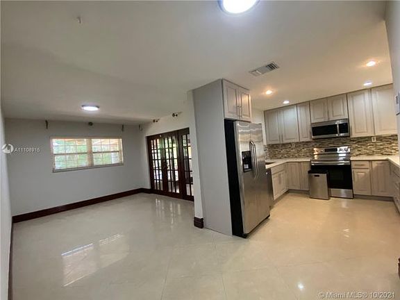 3rd image of 490 S Bonaventure Blvd
