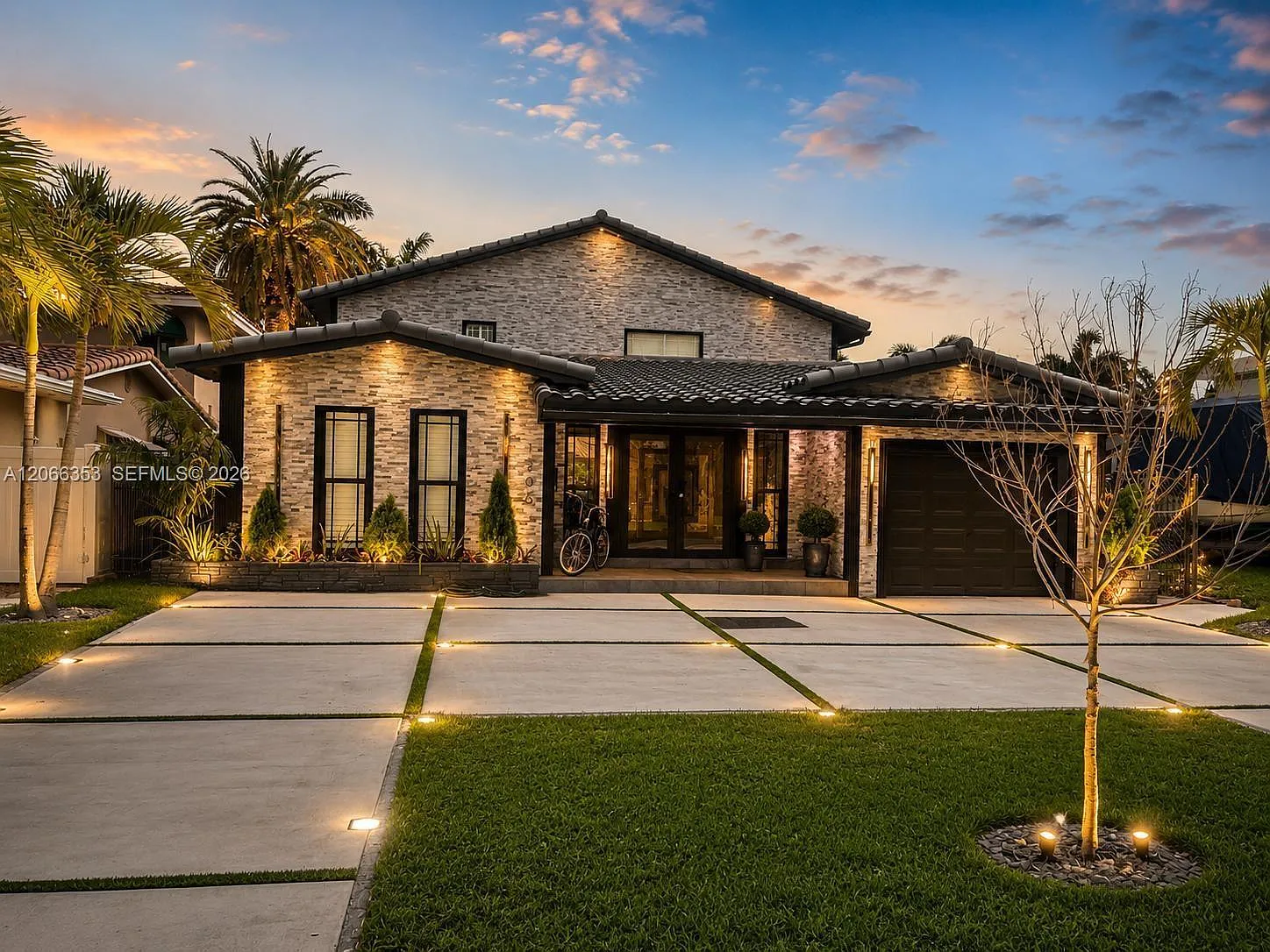 Hollywood Lakes Section — Photo 1