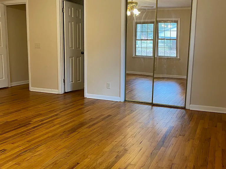 801 Mosley St — Photo 15
