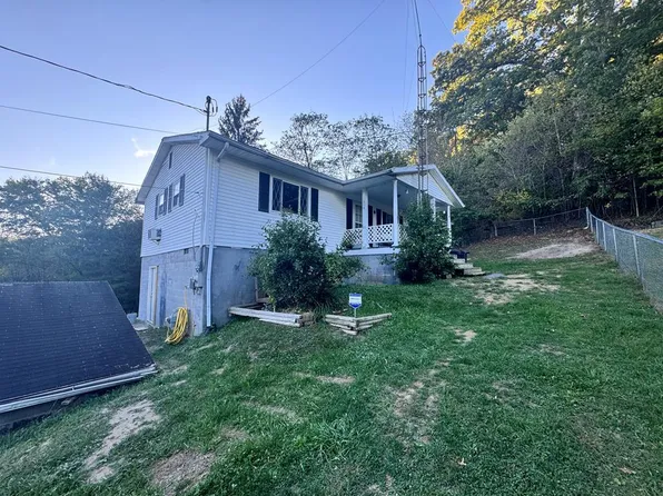 214 Cook St, Lester, WV 25865