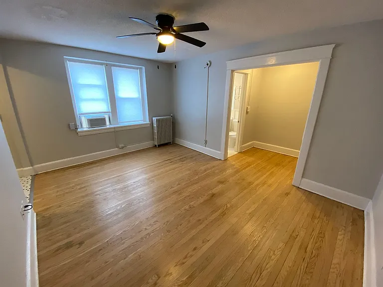 100 Howe Street — Photo 14