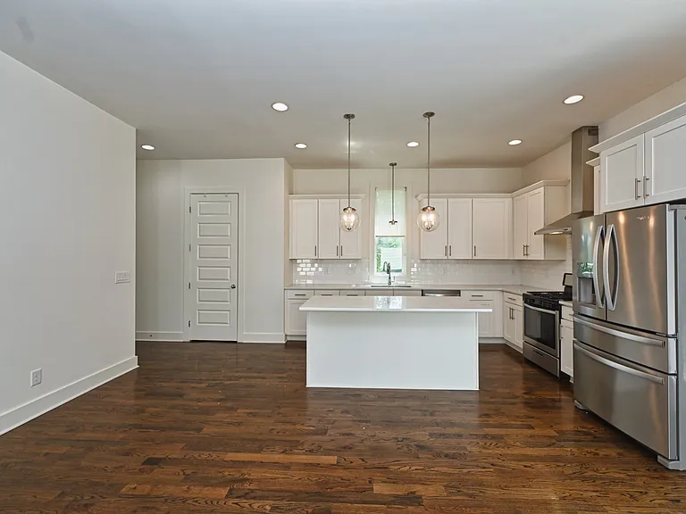 407B Moore Ave — Photo 7