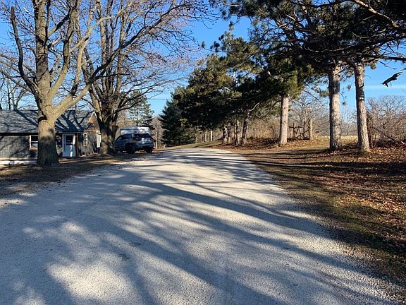 4th image of 84 & 85 Lake Warren Dr