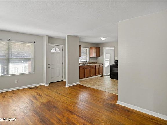 2nd image of 2921 Sunset Ave
