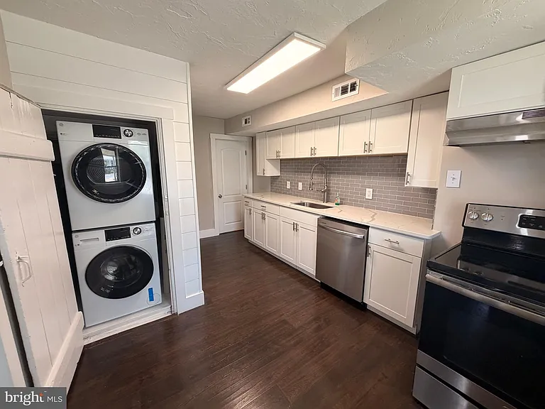 15 W Frederick St #A — Photo 5