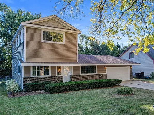 967 Cardiff Dr, Crystal Lake, IL 60014