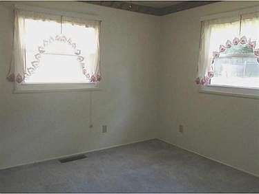 3rd image of 2366 Saratoga Dr