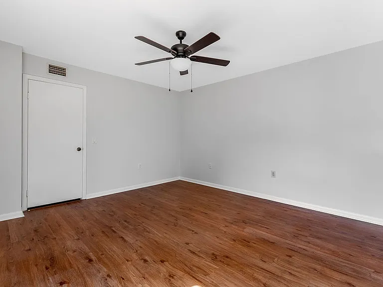 185 Charter Way — Photo 19