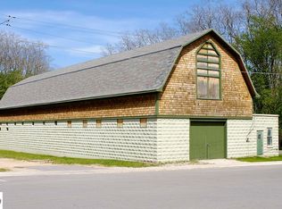 11712 S Lake St, Empire, MI 49630