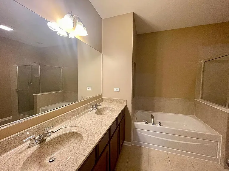 526 Grosvenor Ln — Photo 18