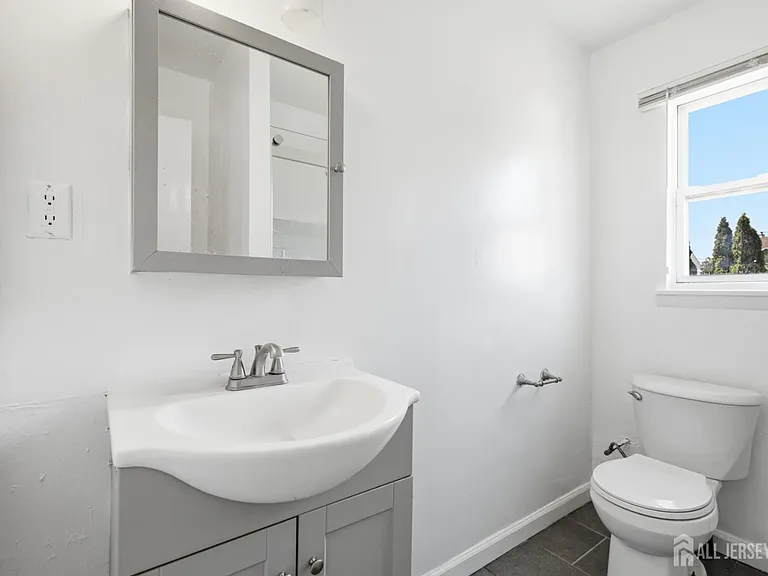 115 N Main St — Photo 17